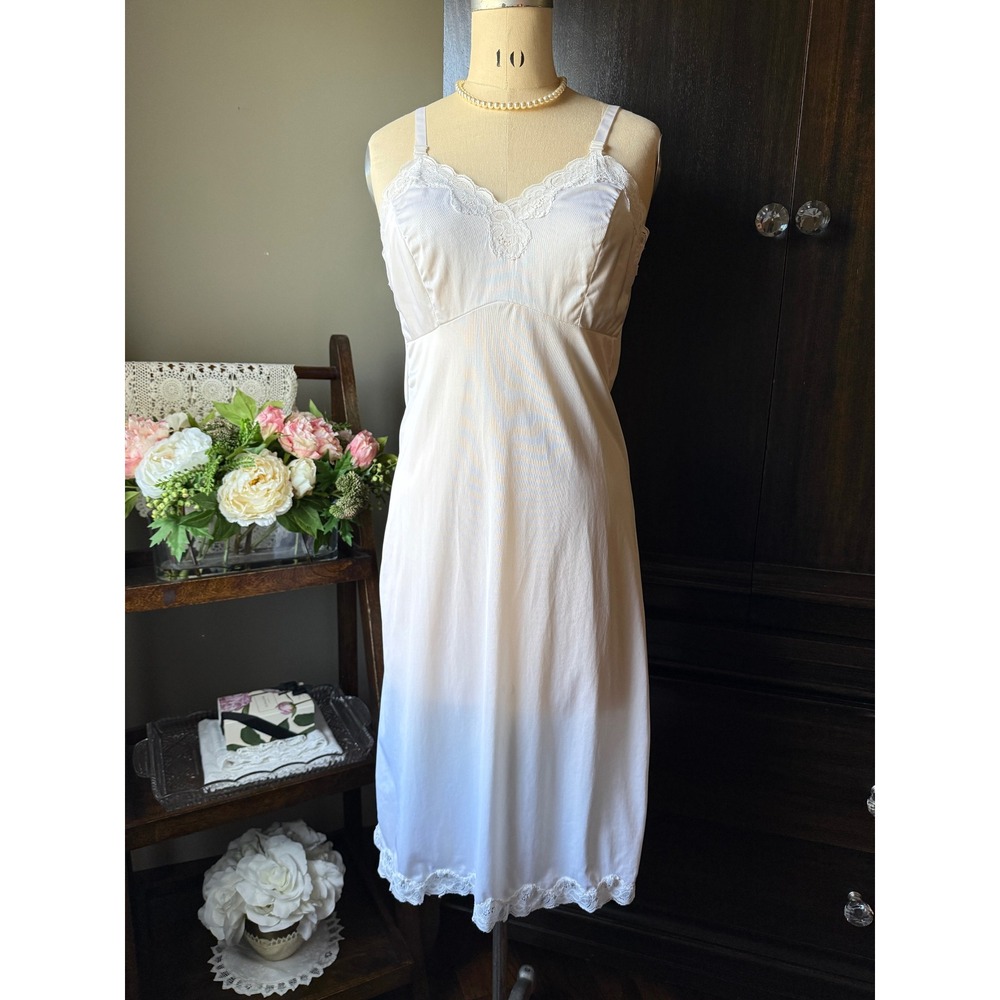 Gay-Lure Vintage White Nylon Lace Trim Full Slip Size 38 - Medium